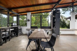 Outdoor dining - Casa Algarrobo relaxing farm stay in Puerto Rico (Ciales)