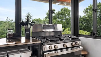 Fridge, oven, coffee/tea maker, cookware/dishes/utensils