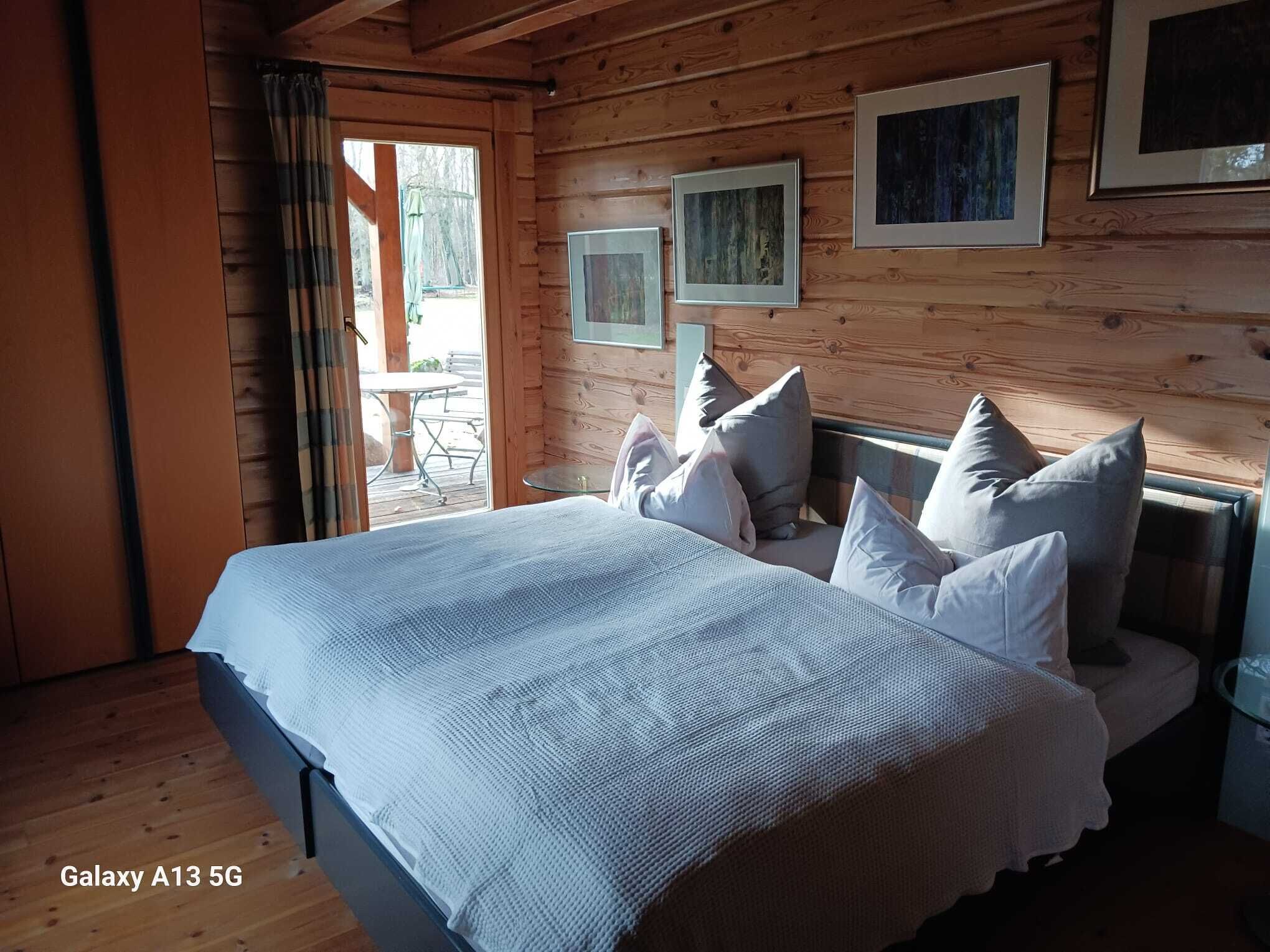 3 bedrooms, WiFi, bed sheets, wheelchair access