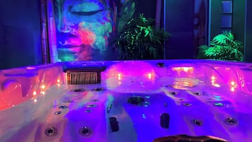 Bain à remous intérieur