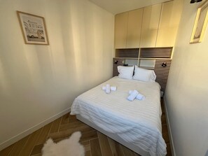 1 habitación, tabla de planchar con plancha, wifi y ropa de cama 