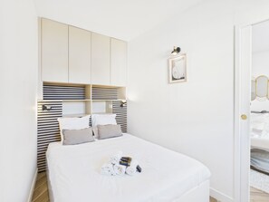 Unclassified image, 3 of 15, button