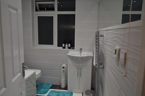 Nhà | Phòng tắm | Vòi sen/bồn tắm kết hợp, bồn tắm ngâm, khăn tắm 