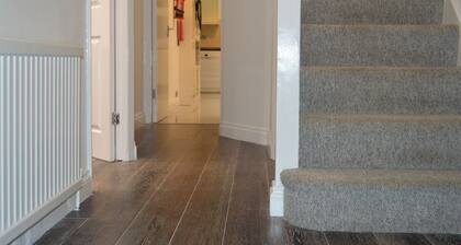 Harrow/sleeps10/privategarden/3br/freeparking/wifi