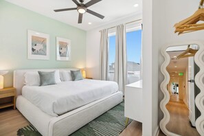 9 chambres, fer et planche à repasser, lit de bébé portatif, Wi-Fi