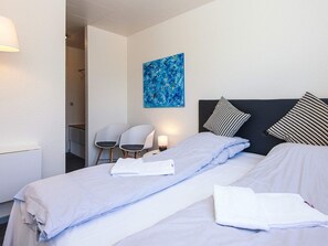 House | 2 bedrooms, individually furnished - Great Cabin in Camping Resort (Aabenraa)
