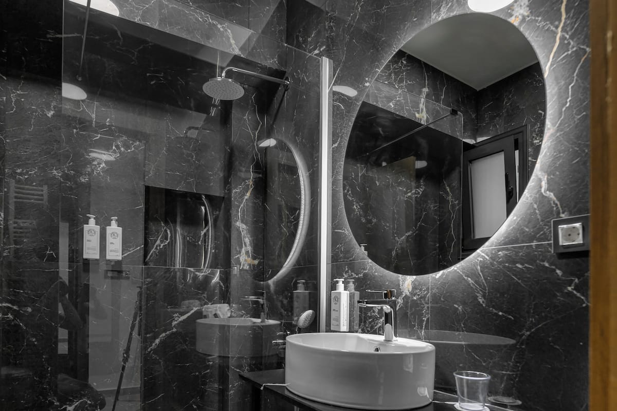 Deluxe Apartment | 1 bedroom, soundproofing, free WiFi, bed sheets