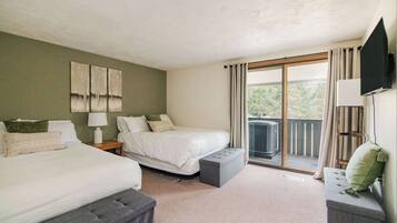 4 bedrooms, desk, iron/ironing board, travel crib