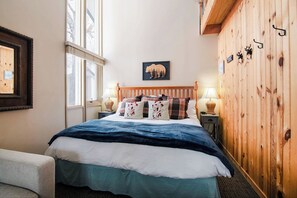 4 bedrooms, iron/ironing board, travel crib, free WiFi