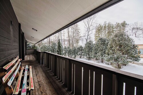 Village Slopeside: SKI to Boyneland lift-Sleeps 10