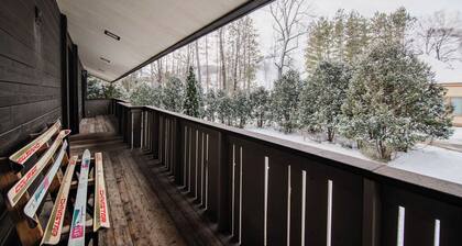 Village Slopeside: SKI to Boyneland lift-Sleeps 10