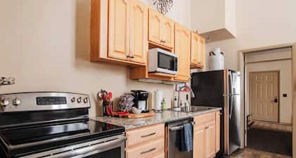 Village Slopeside: SKI to Boyneland lift-Sleeps 10