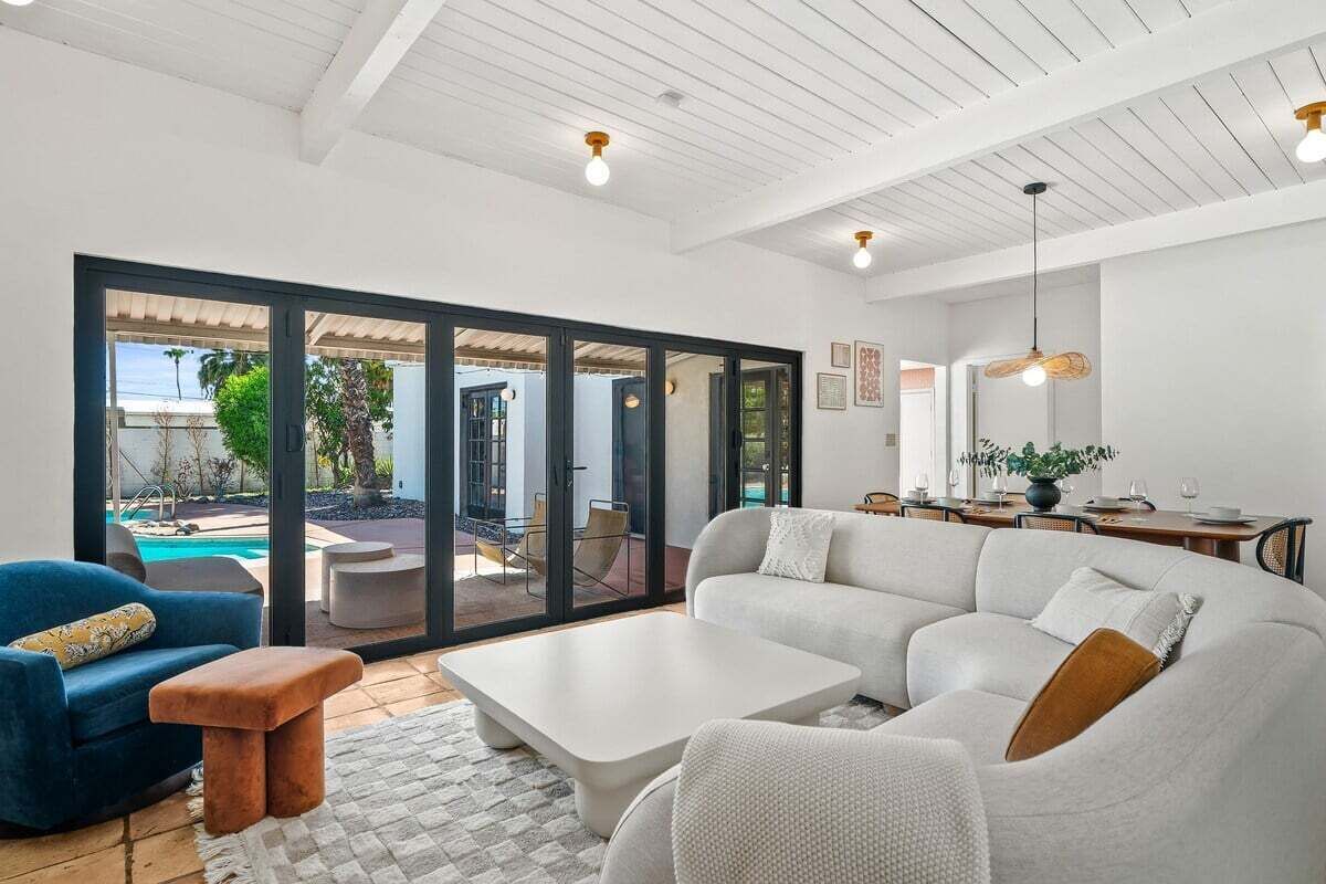 Smart TV, table tennis