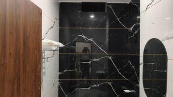 Family Triple Room, City View | Bathroom