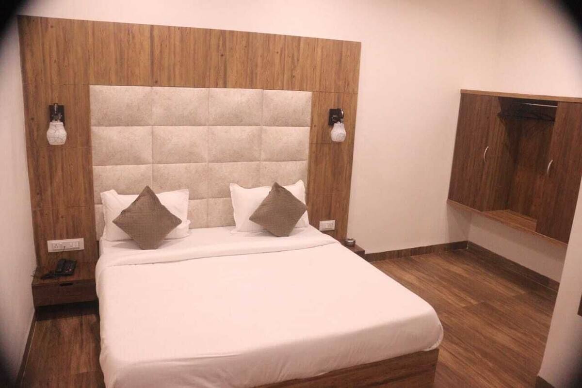 Junior Suite, City View | 1 bedroom, premium bedding, pillowtop beds, free WiFi