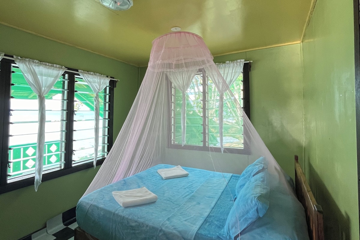 Habitación básica con 1 cama matrimonial o 2 individuales, balcón, vista a la laguna