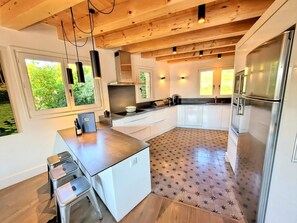 Kühlschrank, Mikrowelle, Geschirrspüler