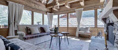 Télévision, cheminée