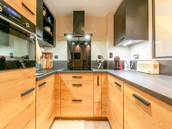 Fridge, microwave, oven, dishwasher