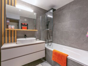 Hårtørrer, håndklæder