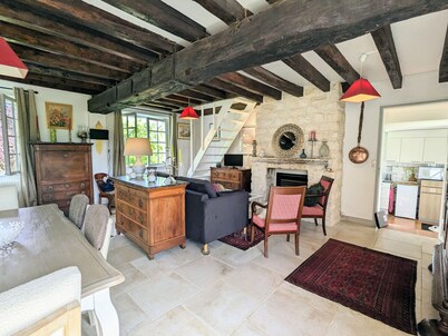 Peaceful Berry retreat with garden and fireplace