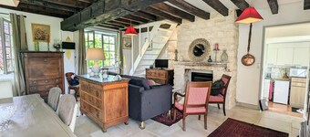 Peaceful Berry retreat with garden and fireplace