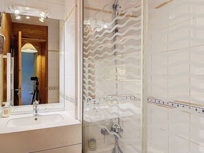 Hair dryer, towels