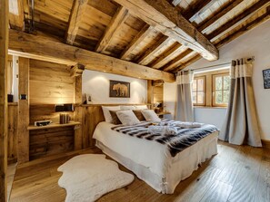 4 bedrooms, free WiFi, bed sheets
