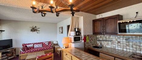 冷蔵庫、電子レンジ、オーブン、食器洗い機