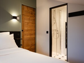 3 bedrooms, free WiFi, bed sheets - 4★, 5 pers, village center, 125 m slopes, 3 bedrooms, south balcony, parking (La Clusaz)