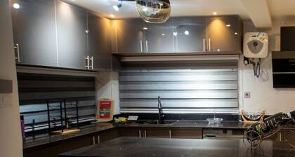Luxury two Bedroom, Fully Furnished, Wifi and tv