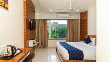 Deluxe Double Room | Desk, laptop workspace, free WiFi