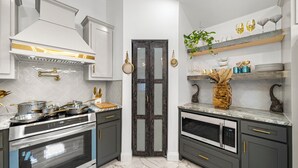 A modern kitchen with stainless steel appliances, dark wood cabinets, and marble countertops. - Cozy 3-bedroom house in welcoming Arlington with WiFi, AC (Arlington)