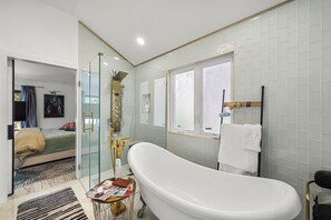 Dusche, Haartrockner, Bidet, Handtücher