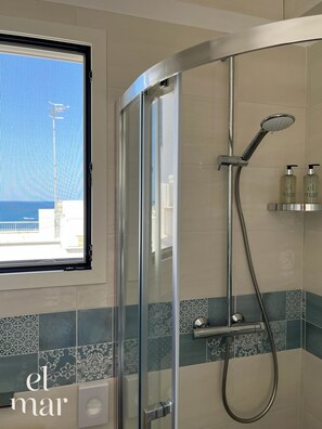 Shower, hair dryer, bidet, towels - EL-MAR House Exclusive Terrace & Sea View - Old Town (Polignano a Mare)