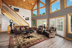 Interior - Honey Bear Lodge (Gatlinburg)