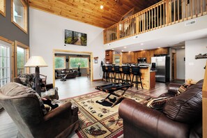 Interior - Honey Bear Lodge (Gatlinburg)