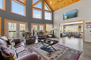 Smart TV, chimenea y futbolito 