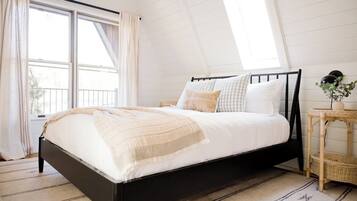 3 chambres, bureau, fer et planche à repasser, lit parapluie