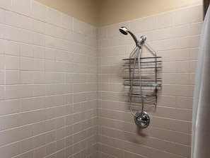 Shower, hair dryer, towels, soap - New Haven Studio apartment with 2 bedrooms. Dwtwn. Near EATRIES & ENTERTAINMENT. (Anniston)