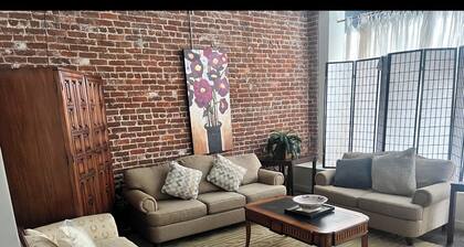New Haven Studio apartment with 2 bedrooms. Dwtwn. Near EATRIES & ENTERTAINMENT.