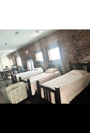 2 bedrooms, iron/ironing board, WiFi, bed sheets - New Haven Studio apartment with 2 bedrooms. Dwtwn. Near EATRIES & ENTERTAINMENT. (Anniston)