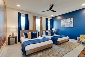 2 Schlafzimmer, Schreibtisch, Bügeleisen/Bügelbrett, Reisekinderbett