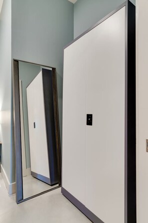 Interior - Cozy 2 Bedroom  just 2.5 Miles to Broadway (Nashville)