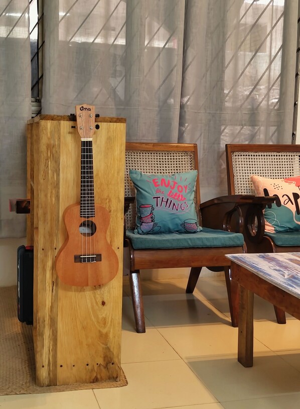 Lobby sitting area - zion backpackers hostel (Guwahati)