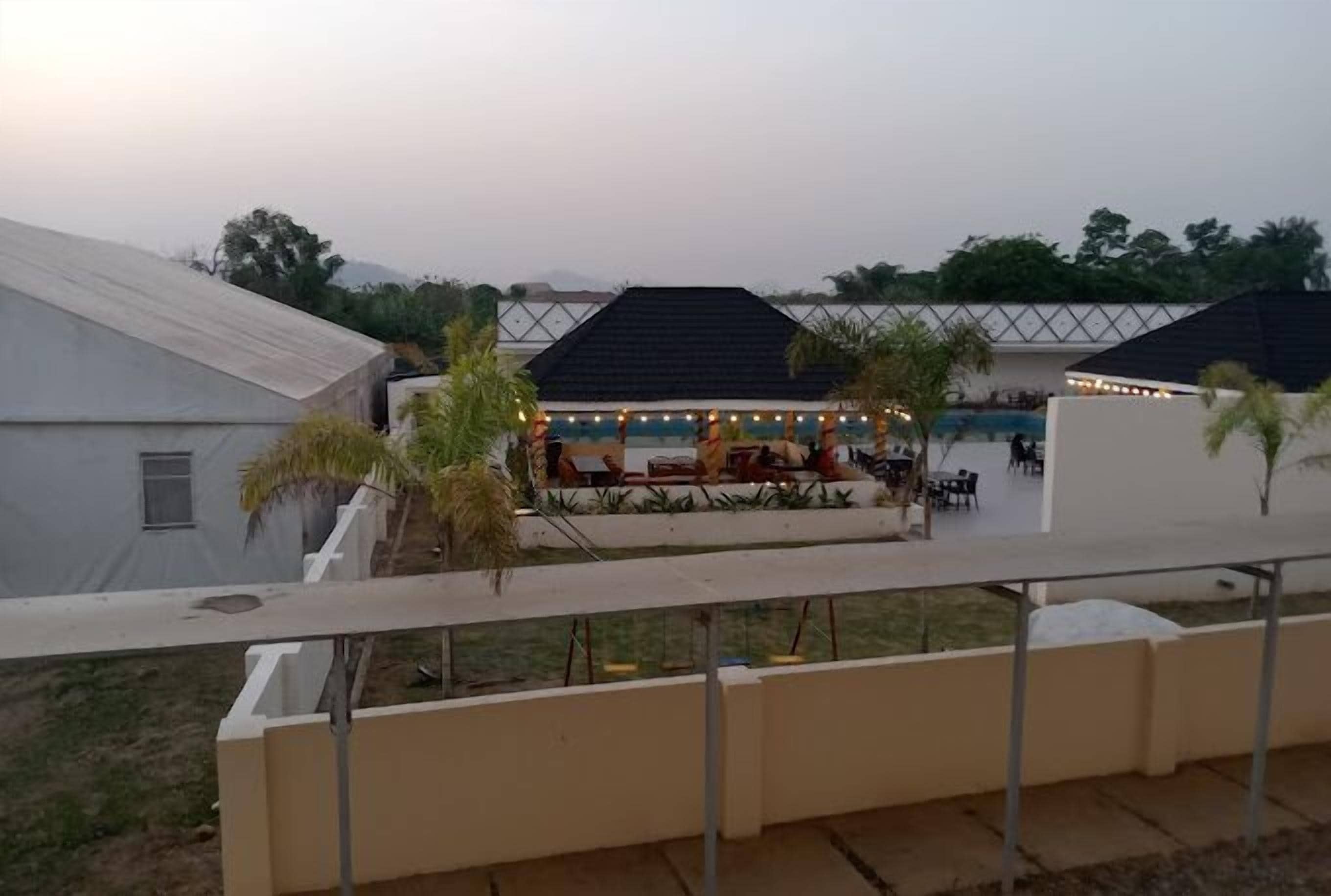 المنشأة من الخارج