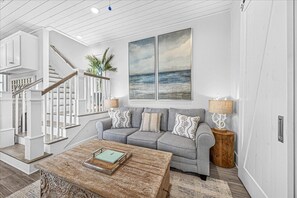 Living area - Cottage Charm, Easy Beach Access & Resort Amenities@Cinnamon Shore North (Port Aransas)