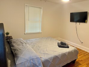 3 chambres, fer et planche à repasser, Wi-Fi, draps fournis