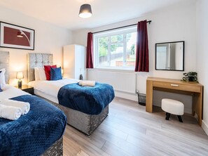 3 bedrooms, desk, iron/ironing board, WiFi