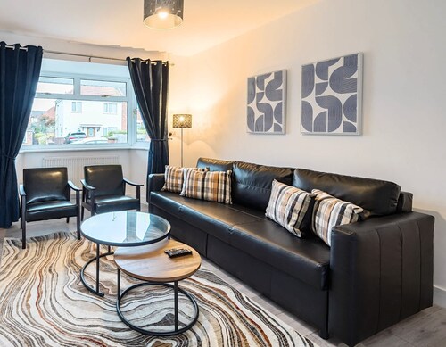 Spacious Home, Groups & Contractors | FREE Parking